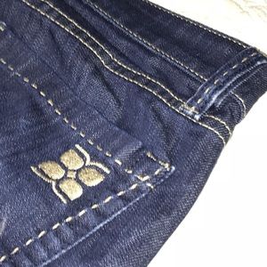 BCBG Capri Jeans size 28 woman’s